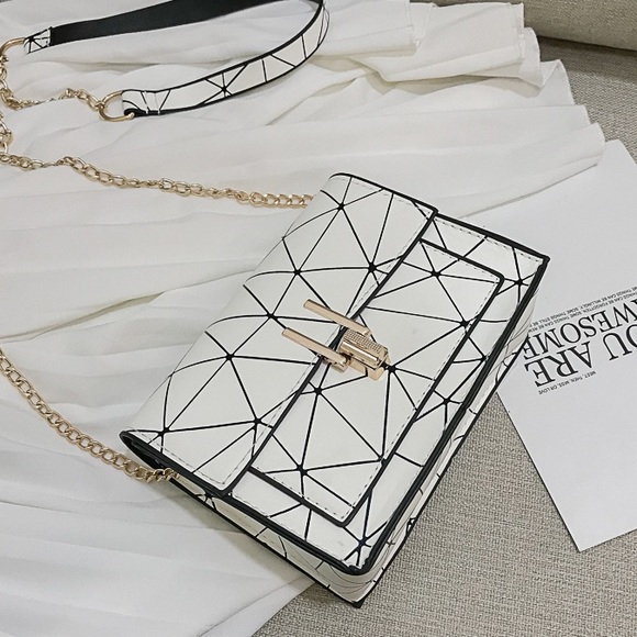 New Geometric Pattern White & Black Crossbody Bag - Picture 2 of 4